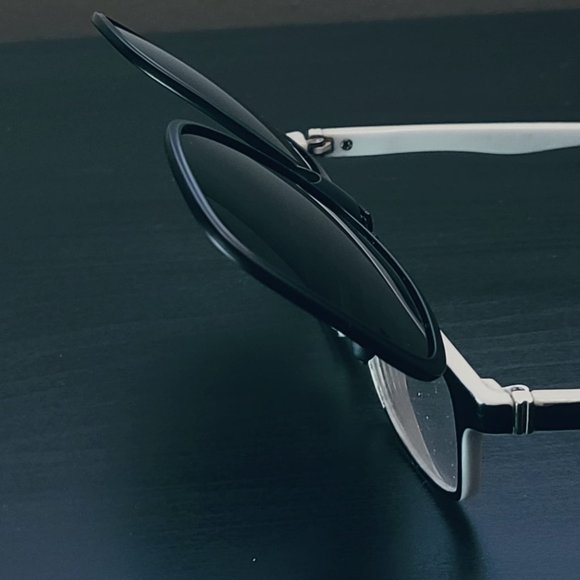 Brand New Sunglasses Flip Up Polarized Clip On - Picture 2 of 8
